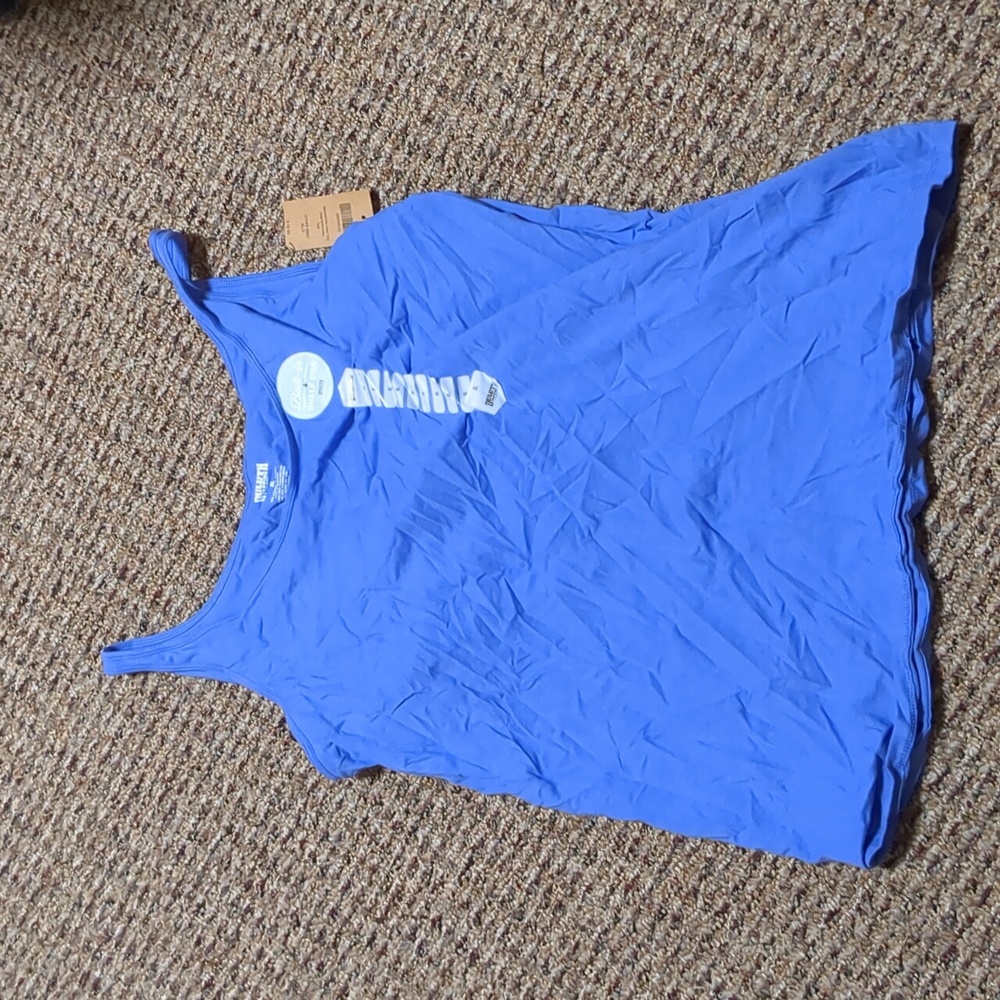 New Duluth Trading Company Built-in Bra No Yank Tank